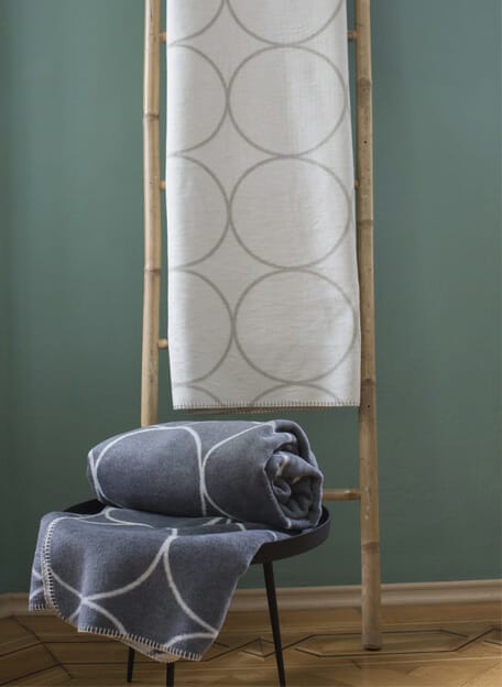 Plaid Fussenegger Bamboo Circles Dark Grey