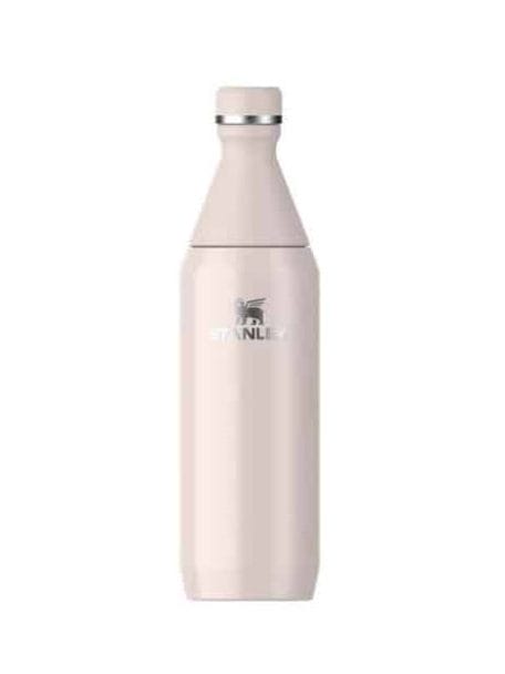 Stanley All Day Slim Bottle is de ideale waterfles om uw water goed koel in te bewaren.